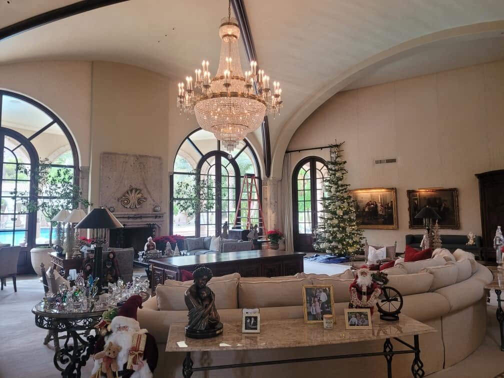 Living room holiday decor